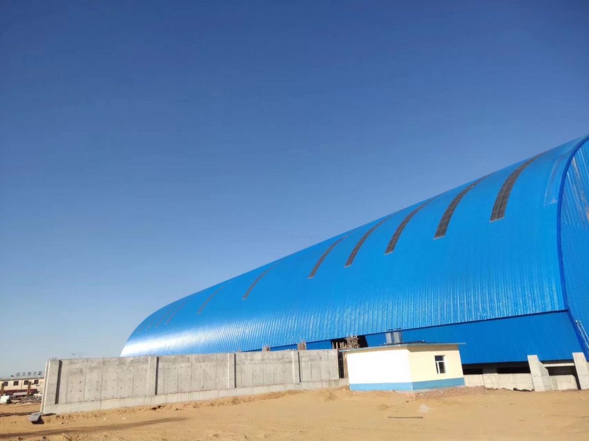 山東華中重鋼工程案例——內(nèi)蒙鄂爾多斯昶龍大路西鐵路專線項目煤炭集運站干煤棚