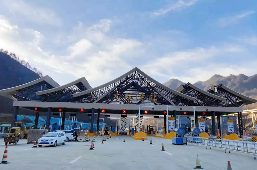 鄭州至西峽高速公路堯山至欒川段龍峪灣收費(fèi)站收費(fèi)天棚網(wǎng)架工程