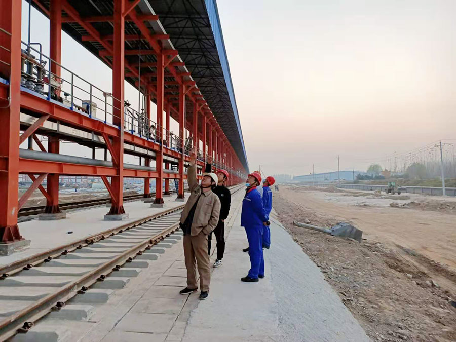 濮陽(yáng)恒潤(rùn)筑邦石油化工有限公司20萬(wàn)方配套倉(cāng)儲(chǔ)項(xiàng)目汽車裝車棧橋、火車棧橋網(wǎng)架工程