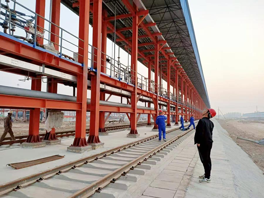濮陽(yáng)恒潤(rùn)筑邦石油化工有限公司20萬(wàn)方配套倉(cāng)儲(chǔ)項(xiàng)目汽車裝車棧橋、火車棧橋網(wǎng)架工程