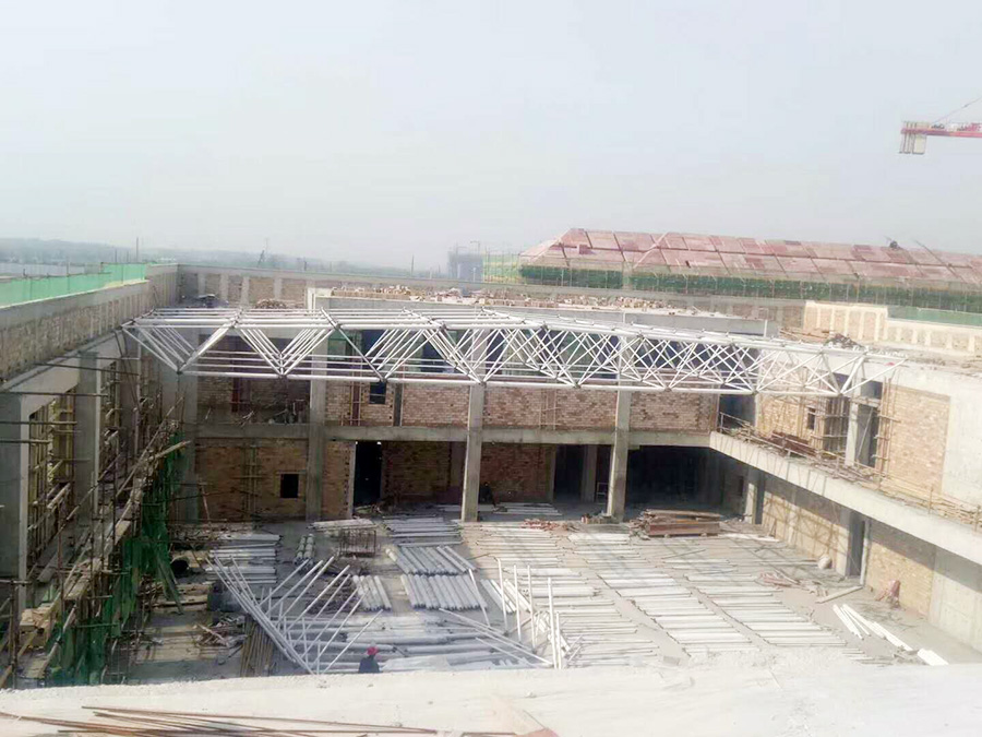 山東省單縣單州學(xué)校風(fēng)雨操場網(wǎng)架 山東省單縣單州學(xué)校風(fēng)雨操場網(wǎng)架