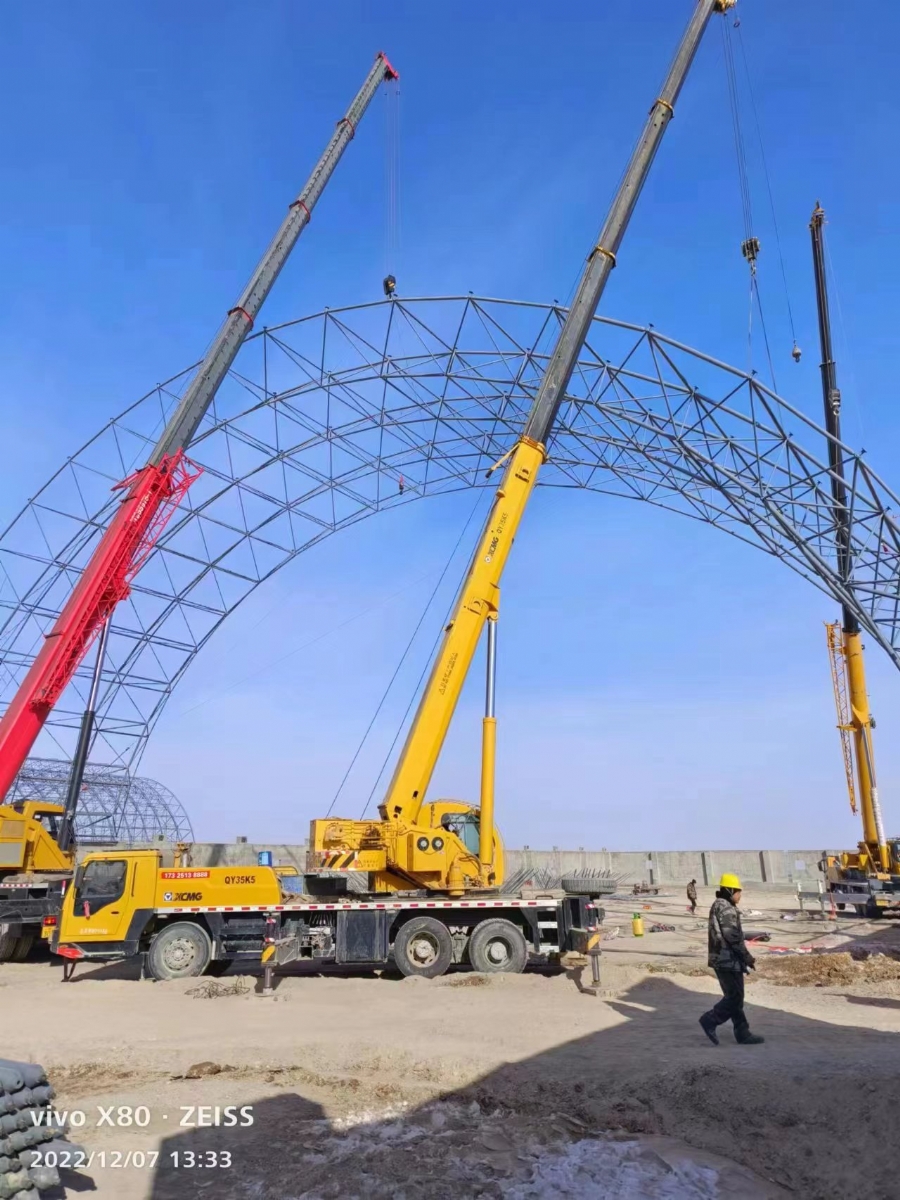 山東華中重鋼項目快訊——甘肅玉門網(wǎng)架起步架安裝完畢