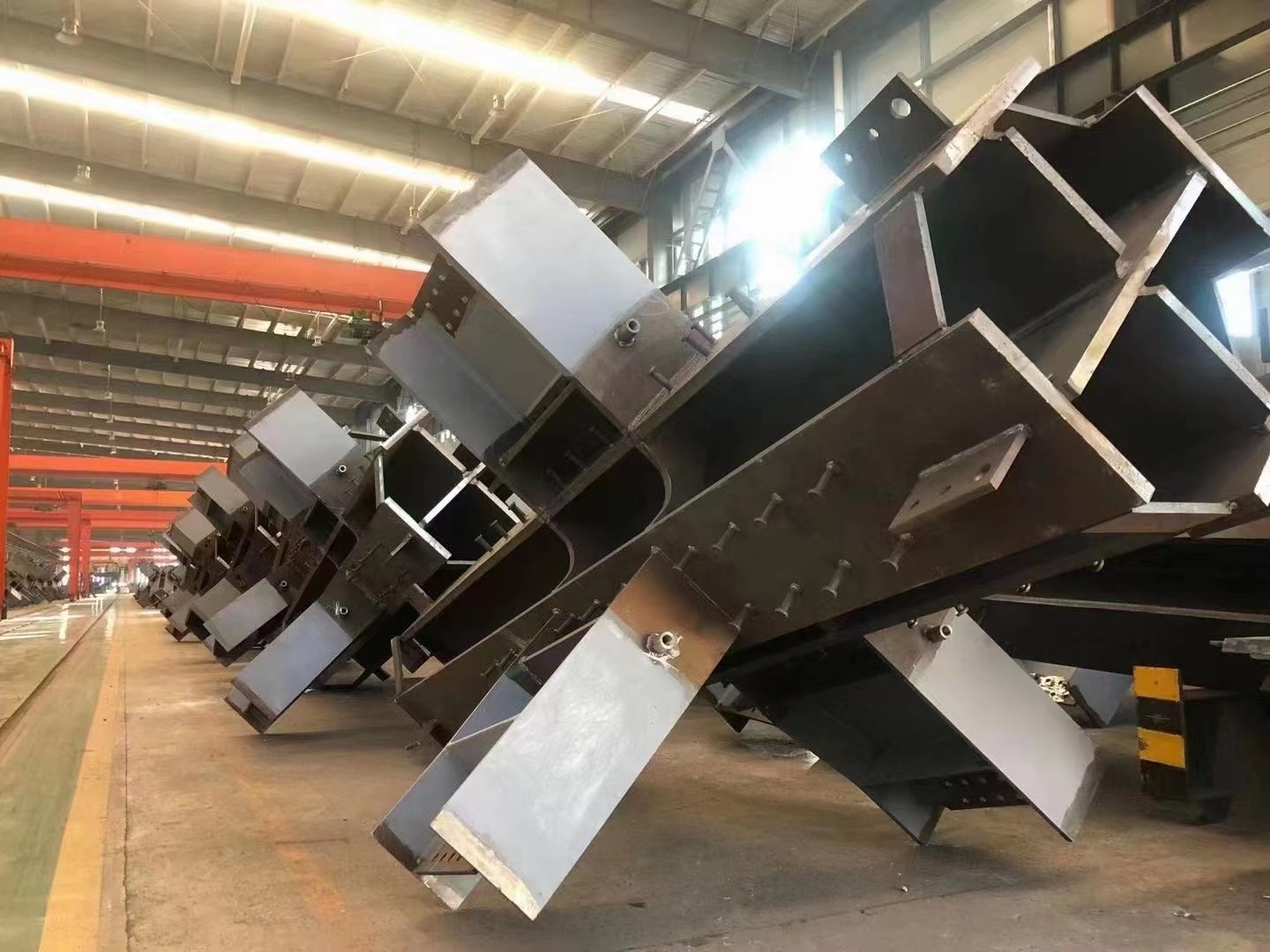 鋼構(gòu)件加工，熱電廠，露天煤棚，網(wǎng)架設(shè)計(jì)，網(wǎng)架施工，網(wǎng)架工程，層鋼構(gòu)建筑、辦公樓、體育館、幼兒園教學(xué)樓、小學(xué)教學(xué)樓、學(xué)校教學(xué)樓，出口網(wǎng)架，網(wǎng)架源頭廠家