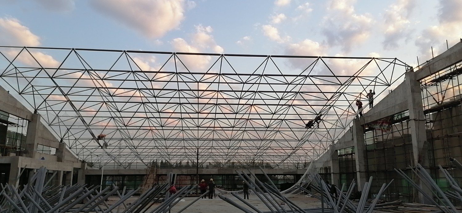 山東華中重鋼工程案例——安慶市十四中學(xué)遷址新建工程風(fēng)雨操場(chǎng)鋼結(jié)構(gòu)工程