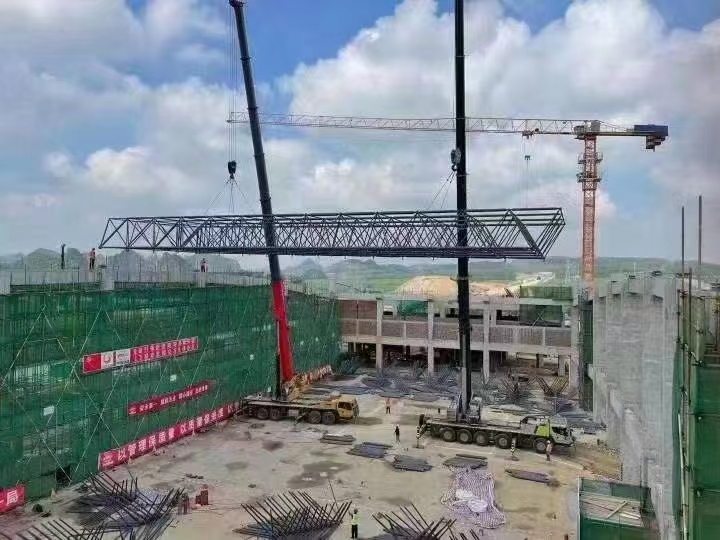 山東華中重鋼工程案例——扶綏南站站房及網(wǎng)架屋面工程"width: