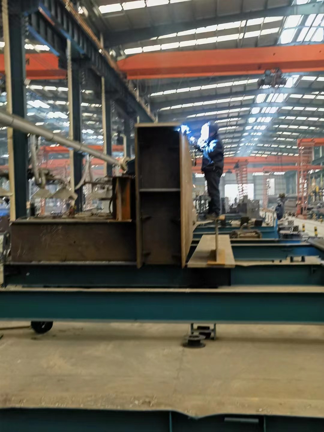 山東華中重鋼工程案例——鋼結(jié)構(gòu)材料加工