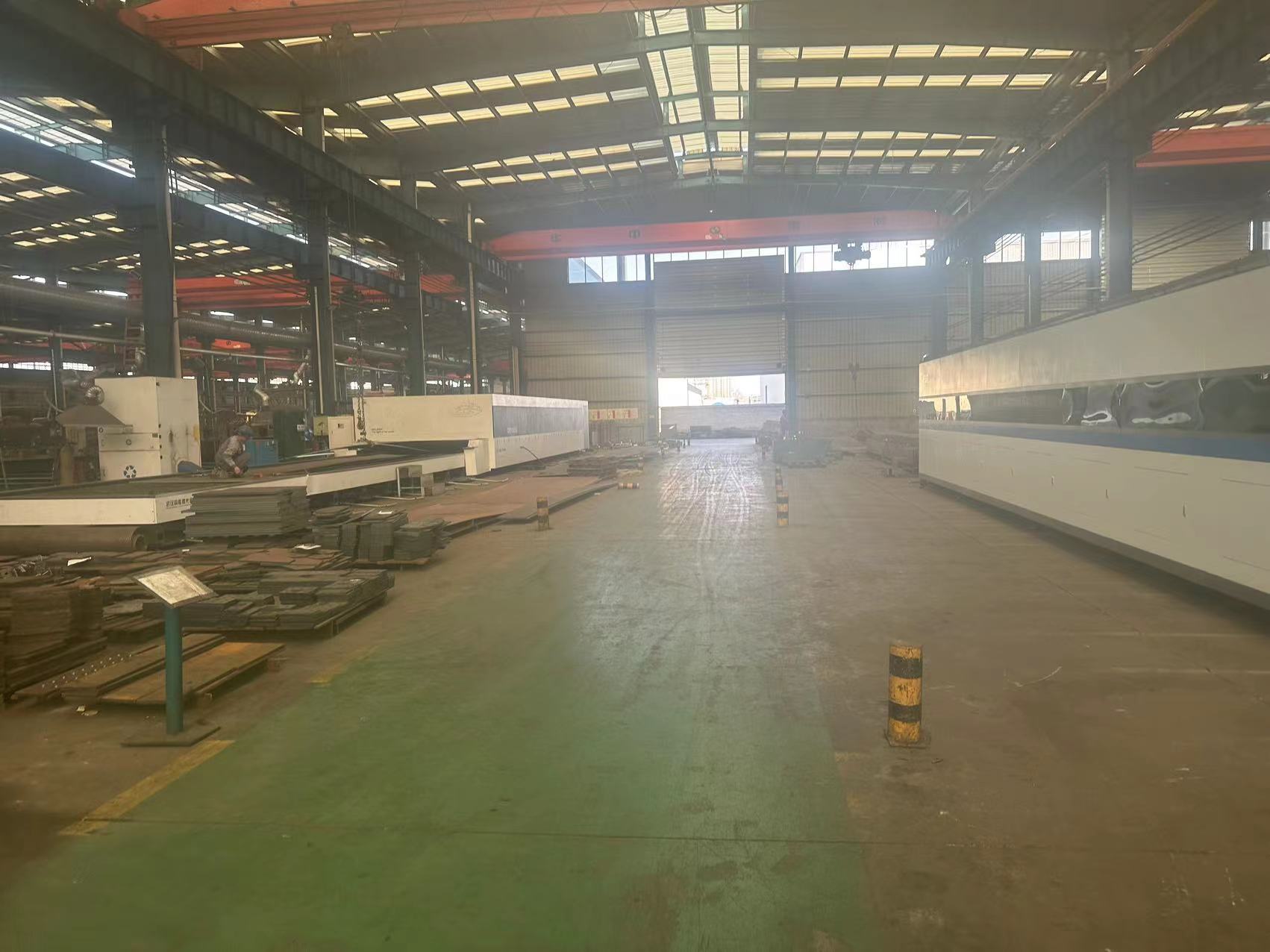 山東華中重鋼鋼構加工生產(chǎn)線——兩臺20000W瓦激光切割機