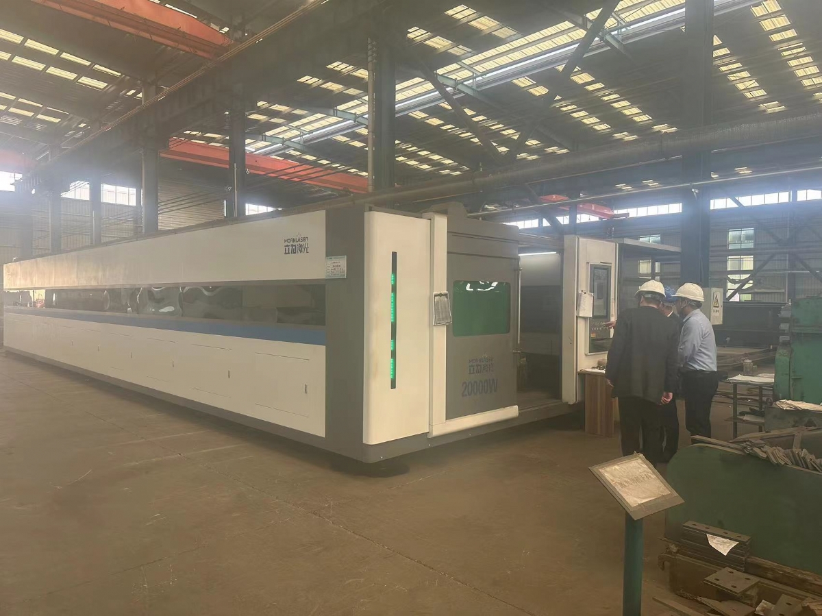 山東華中重鋼鋼構(gòu)加工生產(chǎn)線——兩臺(tái)20000W瓦激光切割機(jī)