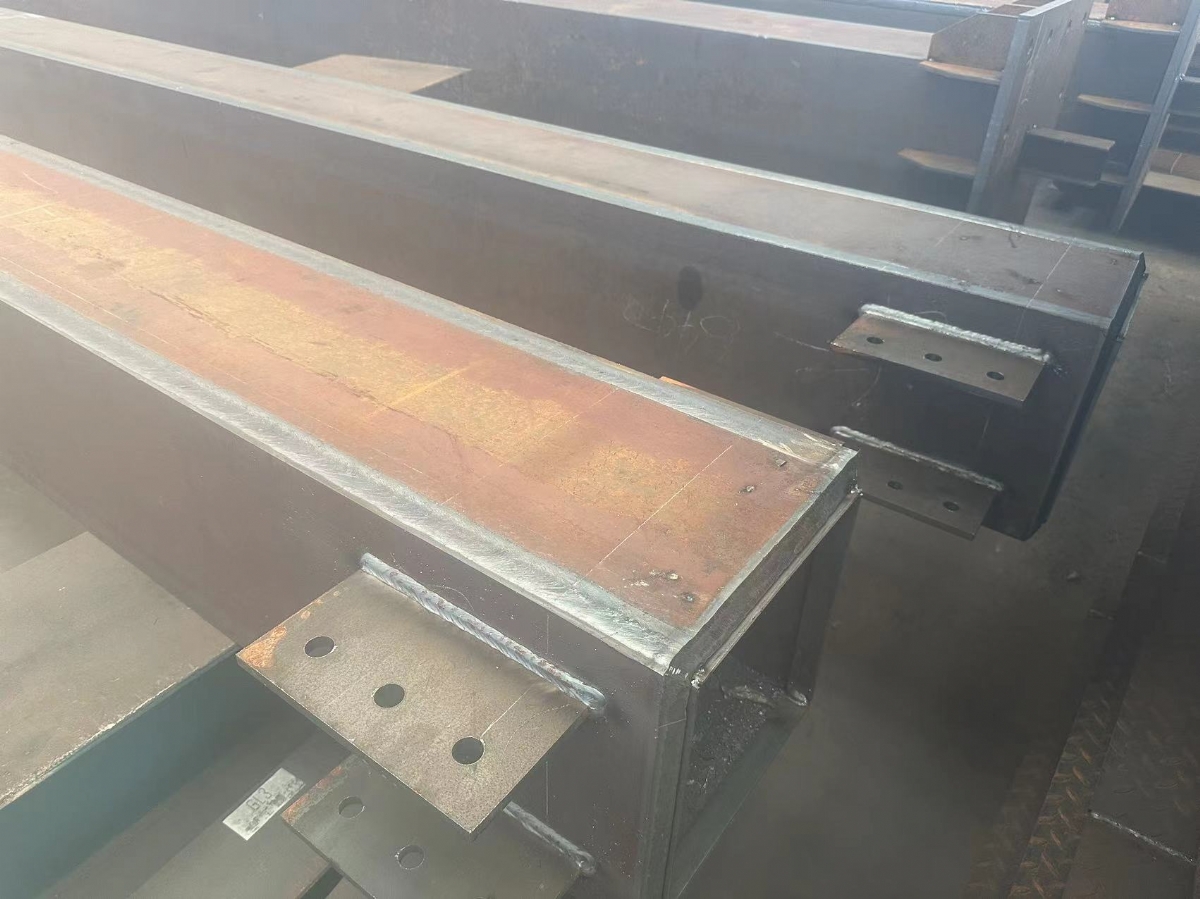 鋼構(gòu)件成品——箱體及焊縫