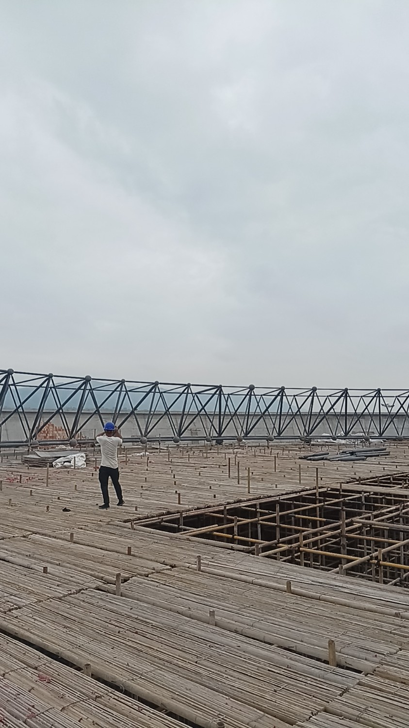 山東華中重鋼工程案例——甘肅定西職業(yè)學(xué)院體育館順利起步