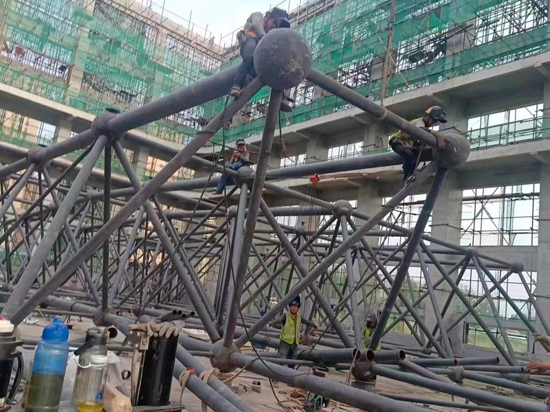 天津海河傳媒中心新聞安全設(shè)施及新聞紙儲備庫焊接球網(wǎng)架工程