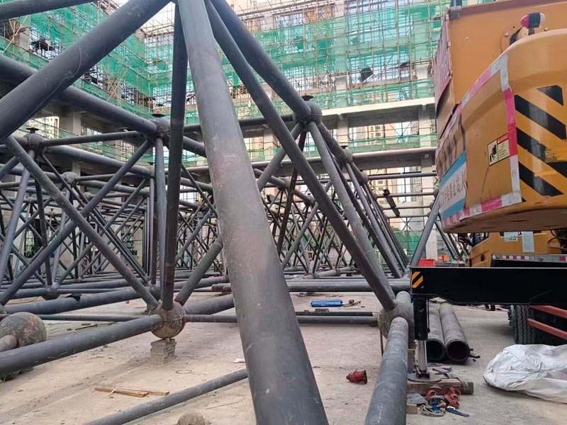 天津海河傳媒中心新聞安全設(shè)施及新聞紙儲備庫焊接球網(wǎng)架工程