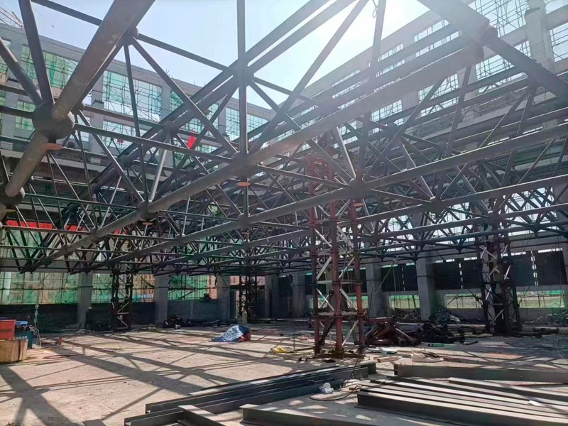 天津海河傳媒中心新聞安全設(shè)施及新聞紙儲(chǔ)備庫焊接球網(wǎng)架工程