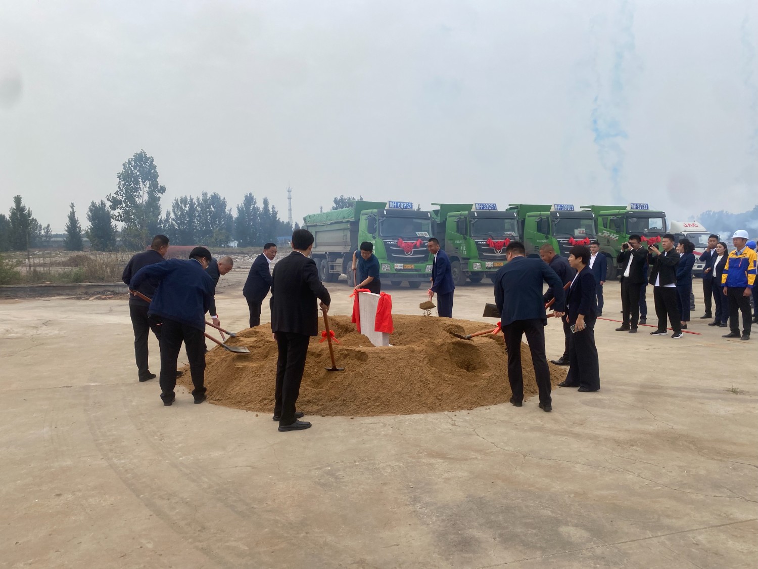 山東華中重鋼有限公司——濟(jì)北云谷智慧物流園開工奠基儀式