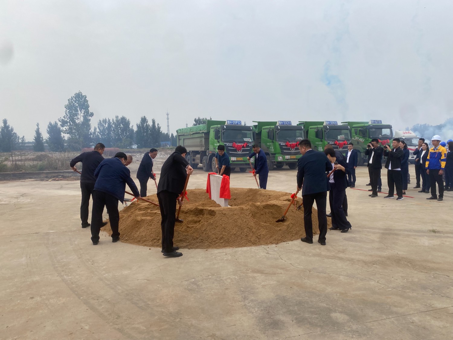 山東華中重鋼有限公司——濟(jì)北云谷智慧物流園開工奠基儀式