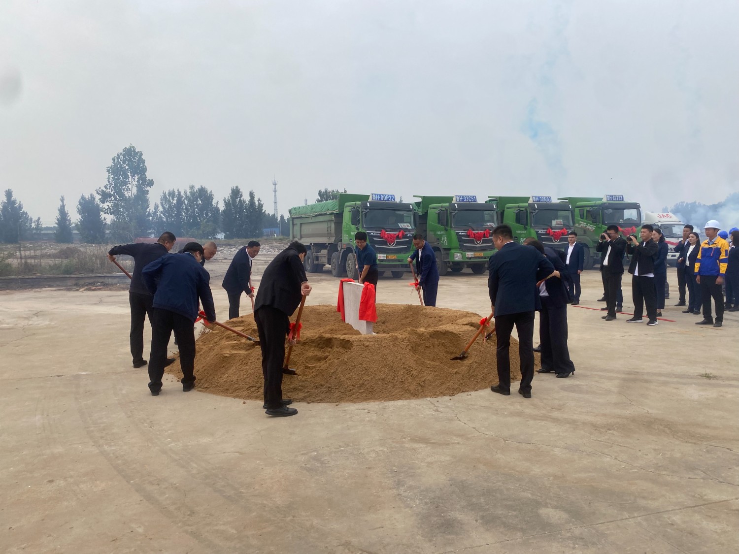 山東華中重鋼有限公司——濟(jì)北云谷智慧物流園開工奠基儀式